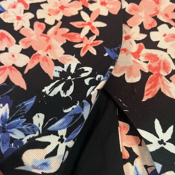 Talbots Floral Pencil Skirt Size 4P EUC - Picture 5 of 5